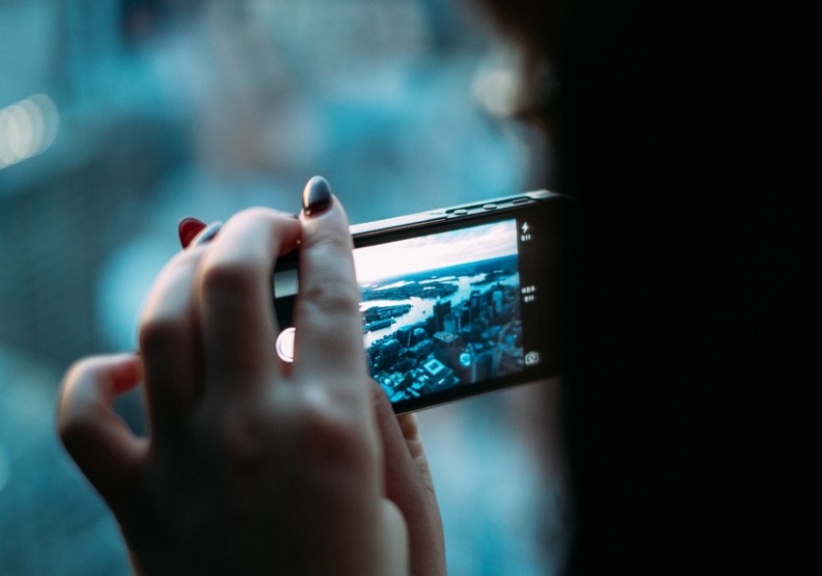 La Roche-Posay lança App assente em Inteligência Artificial para melhorar a vida da pele oleosa com tendência acneica