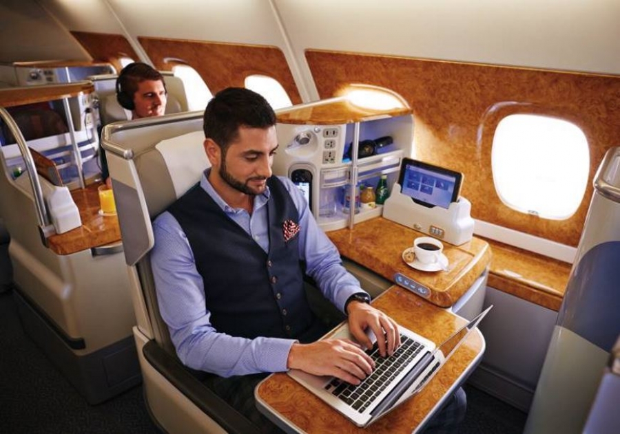 Emirates aumenta a oferta a bordo de Wi-Fi gratuito